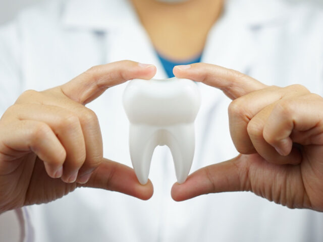 https://emergencydentistknoxvilletn.com/wp-content/uploads/2020/11/body-1-640x480.jpg